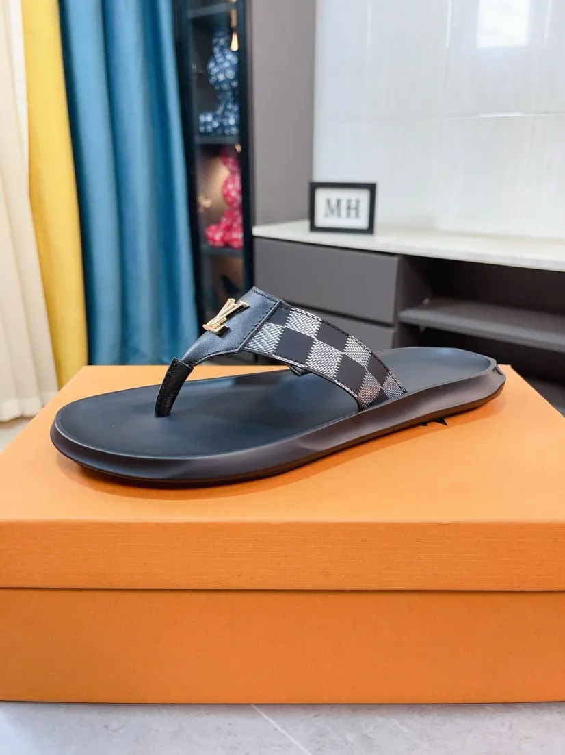 Men's shoes 💰260🌹🌹 (lv-Louis Vuitton) new men's sandals, high-end boutique, exquisite embossed logo decoration on the upper, fine workmanship, super soft soles, casual, loose and comfortable, a must-have in summer! \nsize：38-44